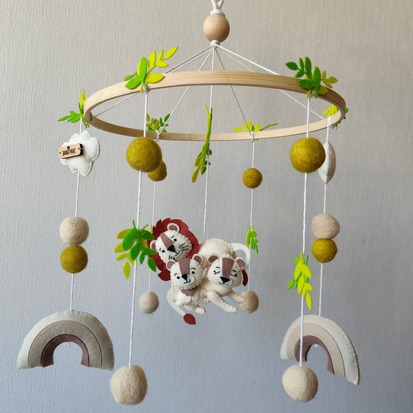 Cot Mobile - Lion’s Crown Family
